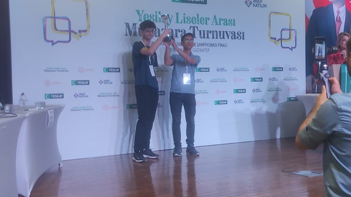 Necip Fazıl Kısakürek Fen Lisesi , Yeşilay Liselerarası Münazara Turnuvasında Güneydoğu Anadolu Bölge Şampiyonu Oldu.